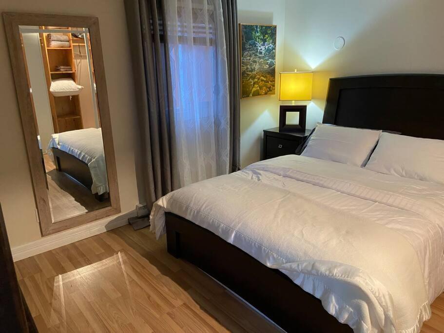 Adorable 2-Bedroom Guesthouse With Free Parking Виктория Экстерьер фото