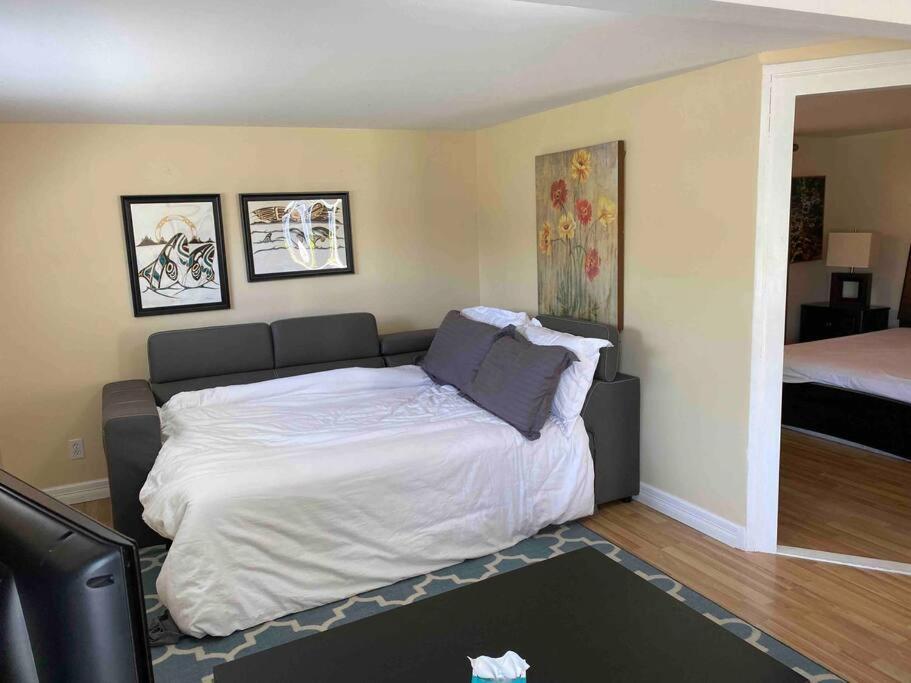 Adorable 2-Bedroom Guesthouse With Free Parking Виктория Экстерьер фото